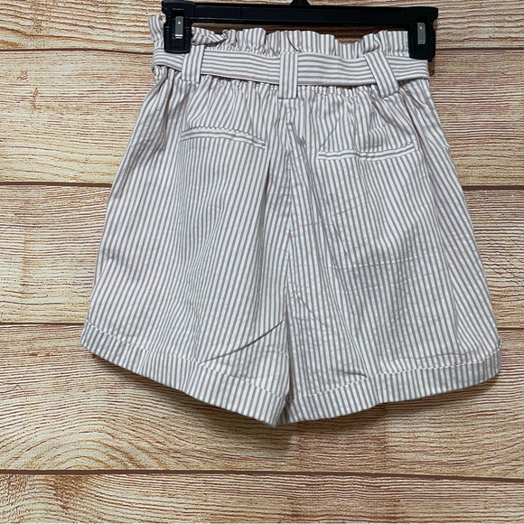 Forever 21  Elastic Waist Open Leg Beige Stripe Belted Paper Bag Shorts Small - Picture 2 of 8